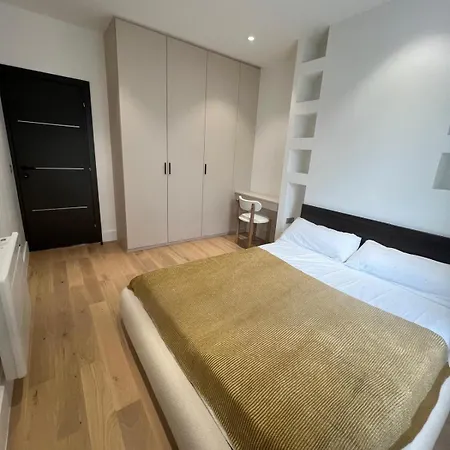 Cozy Courbevoie